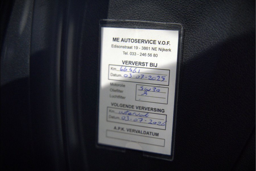 BMW 3-serie 330e eDrive Edition Sportline | Stoelverwarming | Cruise Control | Leer | Camera | Keyless | Apple Carplay | Ambiance Verlichting | HIFI | Parkeersensoren | Navigatie | NAP | Sport