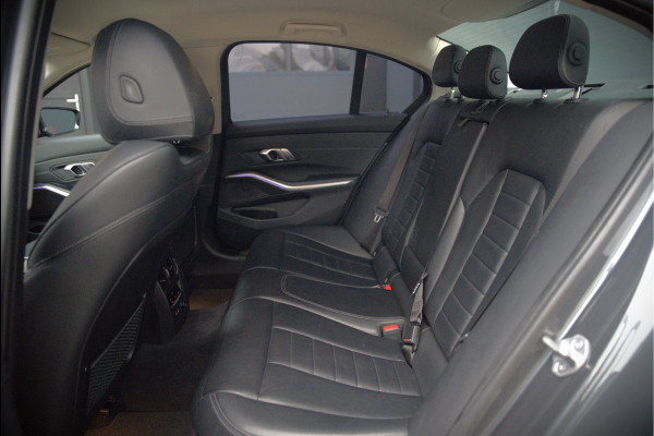 BMW 3-serie 330e eDrive Edition Sportline | Stoelverwarming | Cruise Control | Leer | Camera | Keyless | Apple Carplay | Ambiance Verlichting | HIFI | Parkeersensoren | Navigatie | NAP | Sport