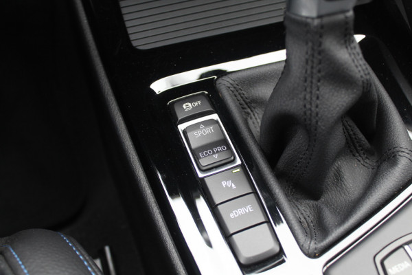 BMW X1 sDrive20i High Executive Ed. / Trekhaak / Panoramadak / Camera / Head-up / 19'' / Memory seats / Leder / Stuurverwarming / Navigatie / DAB / Stoelverwarming / Cruise Control BMW X1 sDrive20i High Executive Ed. / Trekhaak / Panoramadak / Camera / Head-up / 19'' / Memory seats / Leder / Stuurverwarming / Navigatie / DAB / Stoelverwarming / Cruise Control