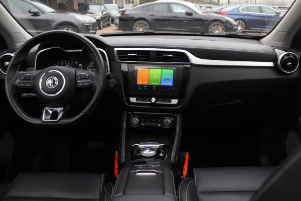 MG Mg Zs EV Luxury 45 kWh / Panoramadak / Camera / Leder / 17'' / Keyless / Navigatie / ACC / Dodehoek / DAB / Stoelverwarming MG Mg Zs EV Luxury 45 kWh / Panoramadak / Camera / Leder / 17'' / Keyless / Navigatie / ACC / Dodehoek / DAB / Stoelverwarming