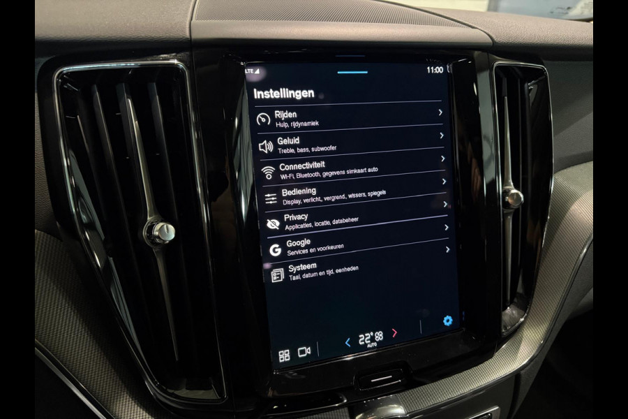 Volvo XC60 T8 Aut. Plus Dark LongRange Parkeercamera Leder 455pk Volvo XC60 T8 Aut. Plus Dark LongRange Parkeercamera Leder 455pk