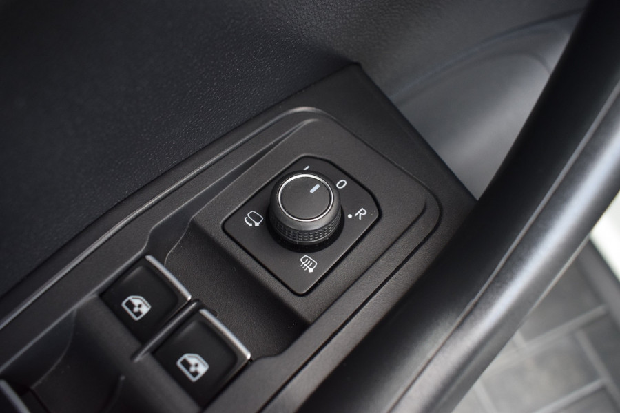 Volkswagen T-Roc 1.5 TSI 150pk DSG R-line Pano | Trekhaak | Beats | 19"