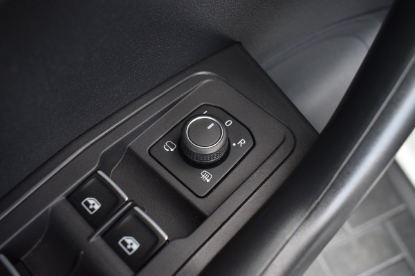 Volkswagen T-Roc 1.5 TSI 150pk DSG R-line Pano | Trekhaak | Beats | 19"