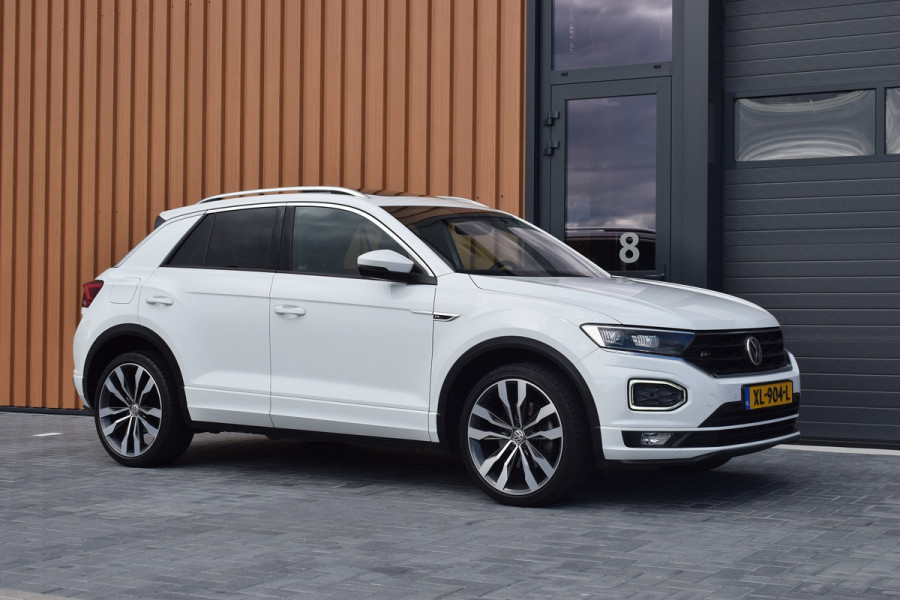 Volkswagen T-Roc 1.5 TSI 150pk DSG R-line Pano | Trekhaak | Beats | 19"