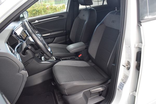 Volkswagen T-Roc 1.5 TSI 150pk DSG R-line Pano | Trekhaak | Beats | 19"