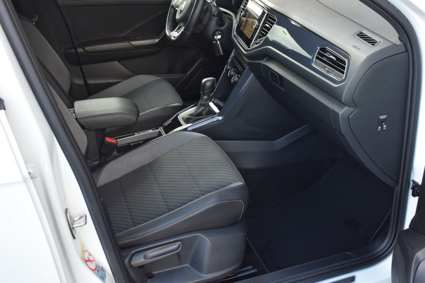 Volkswagen T-Roc 1.5 TSI 150pk DSG R-line Pano | Trekhaak | Beats | 19"