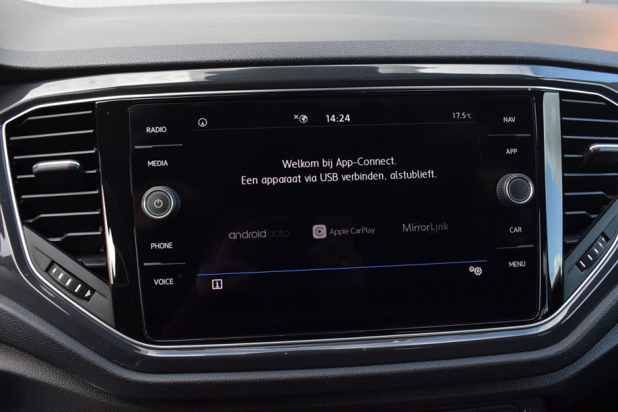 Volkswagen T-Roc 1.5 TSI 150pk DSG R-line Pano | Trekhaak | Beats | 19"