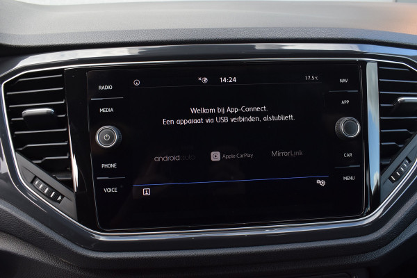 Volkswagen T-Roc 1.5 TSI 150pk DSG R-line Pano | Trekhaak | Beats | 19"