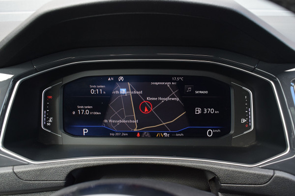 Volkswagen T-Roc 1.5 TSI 150pk DSG R-line Pano | Trekhaak | Beats | 19"