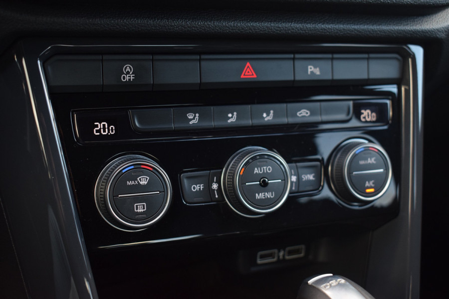 Volkswagen T-Roc 1.5 TSI 150pk DSG R-line Pano | Trekhaak | Beats | 19"