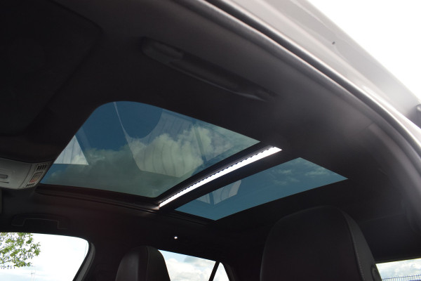 Volkswagen T-Roc 1.5 TSI 150pk DSG R-line Pano | Trekhaak | Beats | 19"