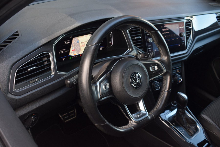 Volkswagen T-Roc 1.5 TSI 150pk DSG R-line Pano | Trekhaak | Beats | 19"