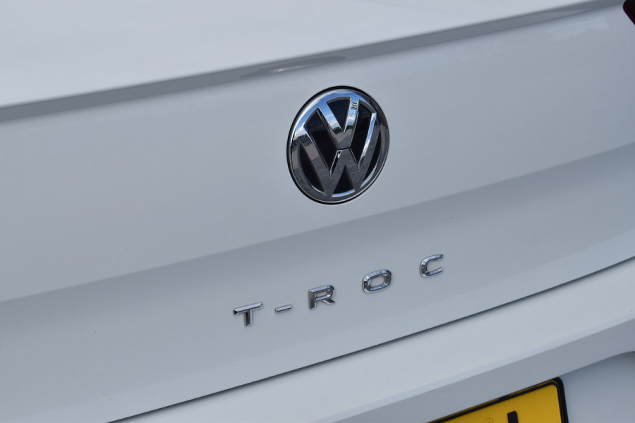 Volkswagen T-Roc 1.5 TSI 150pk DSG R-line Pano | Trekhaak | Beats | 19"