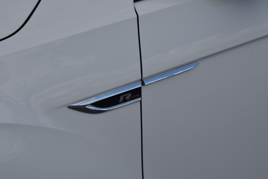 Volkswagen T-Roc 1.5 TSI 150pk DSG R-line Pano | Trekhaak | Beats | 19"