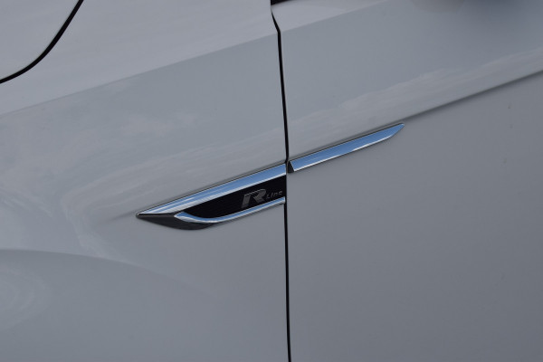 Volkswagen T-Roc 1.5 TSI 150pk DSG R-line Pano | Trekhaak | Beats | 19"