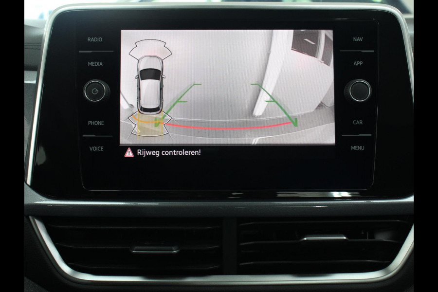 Volkswagen T-Roc 1.5 TSI 150PK DSG Style | Navigatie | Apple Carplay/Android Auto | Camera | Parkeersensoren | Adaptive Cruise Control | Dodehoek Assistent | Elektrische achterklep | Stoel- en stuurverwarming | Full Led | Climate Control | Lichtmetalen velgen Volkswagen T-Roc 1.5 TSI 150PK DSG Style | Navigatie | Apple Carplay/Android Auto | Camera | Parkeersensoren | Adaptive Cruise Control | Dodehoek Assistent | Elektrische achterklep | Stoel- en stuurverwarming | Full Led | Climate Control | Lichtmetalen velgen