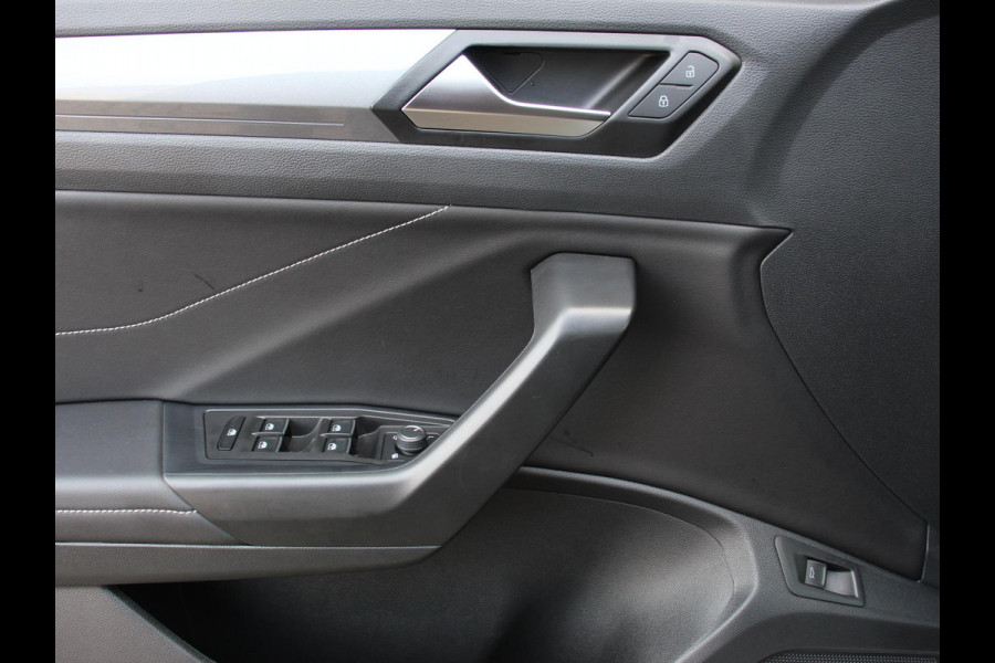 Volkswagen T-Roc 1.5 TSI 150PK DSG Style | Navigatie | Apple Carplay/Android Auto | Camera | Parkeersensoren | Adaptive Cruise Control | Dodehoek Assistent | Elektrische achterklep | Stoel- en stuurverwarming | Full Led | Climate Control | Lichtmetalen velgen Volkswagen T-Roc 1.5 TSI 150PK DSG Style | Navigatie | Apple Carplay/Android Auto | Camera | Parkeersensoren | Adaptive Cruise Control | Dodehoek Assistent | Elektrische achterklep | Stoel- en stuurverwarming | Full Led | Climate Control | Lichtmetalen velgen