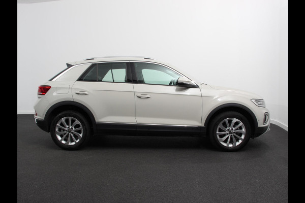 Volkswagen T-Roc 1.5 TSI 150PK DSG Style | Navigatie | Apple Carplay/Android Auto | Camera | Parkeersensoren | Adaptive Cruise Control | Dodehoek Assistent | Elektrische achterklep | Stoel- en stuurverwarming | Full Led | Climate Control | Lichtmetalen velgen Volkswagen T-Roc 1.5 TSI 150PK DSG Style | Navigatie | Apple Carplay/Android Auto | Camera | Parkeersensoren | Adaptive Cruise Control | Dodehoek Assistent | Elektrische achterklep | Stoel- en stuurverwarming | Full Led | Climate Control | Lichtmetalen velgen