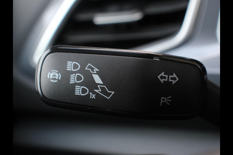 Volkswagen T-Roc 1.5 TSI 150PK DSG Style | Navigatie | Apple Carplay/Android Auto | Camera | Parkeersensoren | Adaptive Cruise Control | Dodehoek Assistent | Elektrische achterklep | Stoel- en stuurverwarming | Full Led | Climate Control | Lichtmetalen velgen Volkswagen T-Roc 1.5 TSI 150PK DSG Style | Navigatie | Apple Carplay/Android Auto | Camera | Parkeersensoren | Adaptive Cruise Control | Dodehoek Assistent | Elektrische achterklep | Stoel- en stuurverwarming | Full Led | Climate Control | Lichtmetalen velgen