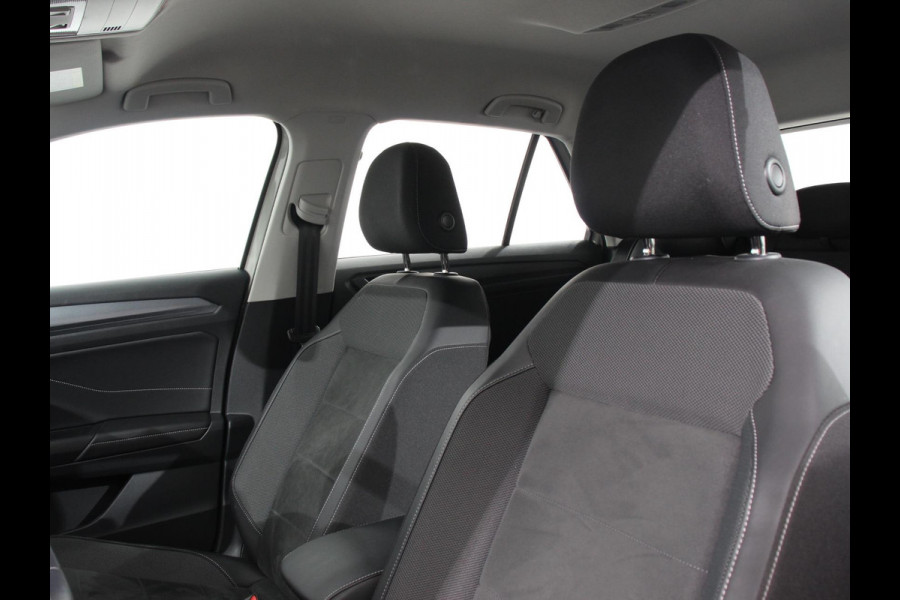 Volkswagen T-Roc 1.5 TSI 150PK DSG Style | Navigatie | Apple Carplay/Android Auto | Camera | Parkeersensoren | Adaptive Cruise Control | Dodehoek Assistent | Elektrische achterklep | Stoel- en stuurverwarming | Full Led | Climate Control | Lichtmetalen velgen Volkswagen T-Roc 1.5 TSI 150PK DSG Style | Navigatie | Apple Carplay/Android Auto | Camera | Parkeersensoren | Adaptive Cruise Control | Dodehoek Assistent | Elektrische achterklep | Stoel- en stuurverwarming | Full Led | Climate Control | Lichtmetalen velgen