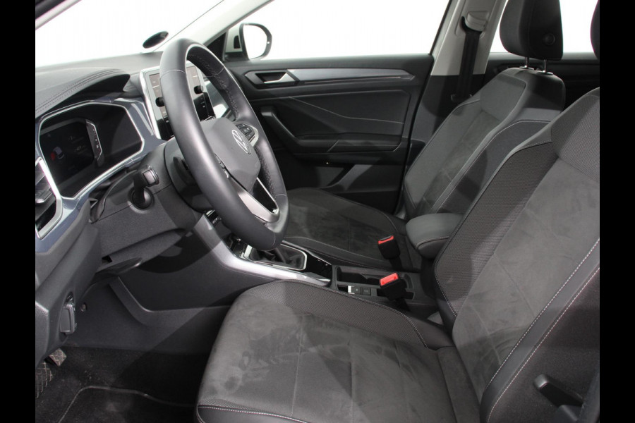 Volkswagen T-Roc 1.5 TSI 150PK DSG Style | Navigatie | Apple Carplay/Android Auto | Camera | Parkeersensoren | Adaptive Cruise Control | Dodehoek Assistent | Elektrische achterklep | Stoel- en stuurverwarming | Full Led | Climate Control | Lichtmetalen velgen Volkswagen T-Roc 1.5 TSI 150PK DSG Style | Navigatie | Apple Carplay/Android Auto | Camera | Parkeersensoren | Adaptive Cruise Control | Dodehoek Assistent | Elektrische achterklep | Stoel- en stuurverwarming | Full Led | Climate Control | Lichtmetalen velgen