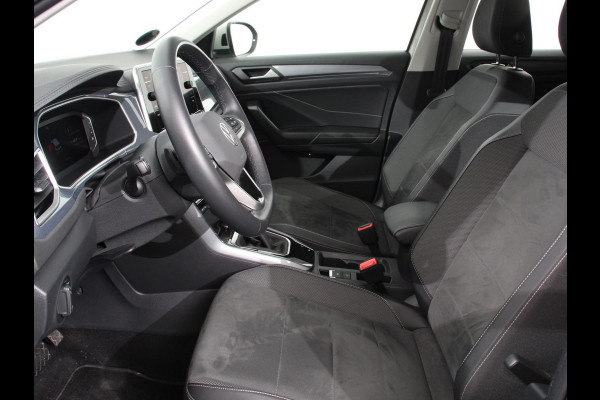 Volkswagen T-Roc 1.5 TSI 150PK DSG Style | Navigatie | Apple Carplay/Android Auto | Camera | Parkeersensoren | Adaptive Cruise Control | Dodehoek Assistent | Elektrische achterklep | Stoel- en stuurverwarming | Full Led | Climate Control | Lichtmetalen velgen Volkswagen T-Roc 1.5 TSI 150PK DSG Style | Navigatie | Apple Carplay/Android Auto | Camera | Parkeersensoren | Adaptive Cruise Control | Dodehoek Assistent | Elektrische achterklep | Stoel- en stuurverwarming | Full Led | Climate Control | Lichtmetalen velgen