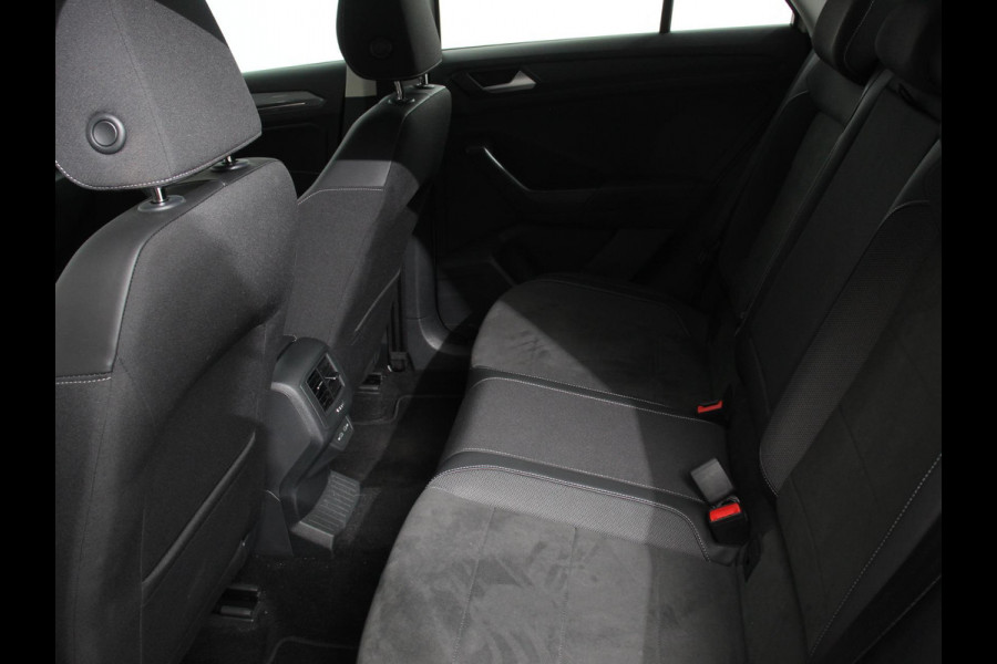 Volkswagen T-Roc 1.5 TSI 150PK DSG Style | Navigatie | Apple Carplay/Android Auto | Camera | Parkeersensoren | Adaptive Cruise Control | Dodehoek Assistent | Elektrische achterklep | Stoel- en stuurverwarming | Full Led | Climate Control | Lichtmetalen velgen Volkswagen T-Roc 1.5 TSI 150PK DSG Style | Navigatie | Apple Carplay/Android Auto | Camera | Parkeersensoren | Adaptive Cruise Control | Dodehoek Assistent | Elektrische achterklep | Stoel- en stuurverwarming | Full Led | Climate Control | Lichtmetalen velgen