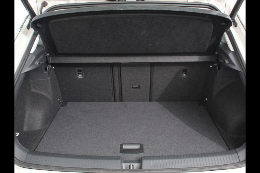 Volkswagen T-Roc 1.5 TSI 150PK DSG Style | Navigatie | Apple Carplay/Android Auto | Camera | Parkeersensoren | Adaptive Cruise Control | Dodehoek Assistent | Elektrische achterklep | Stoel- en stuurverwarming | Full Led | Climate Control | Lichtmetalen velgen Volkswagen T-Roc 1.5 TSI 150PK DSG Style | Navigatie | Apple Carplay/Android Auto | Camera | Parkeersensoren | Adaptive Cruise Control | Dodehoek Assistent | Elektrische achterklep | Stoel- en stuurverwarming | Full Led | Climate Control | Lichtmetalen velgen