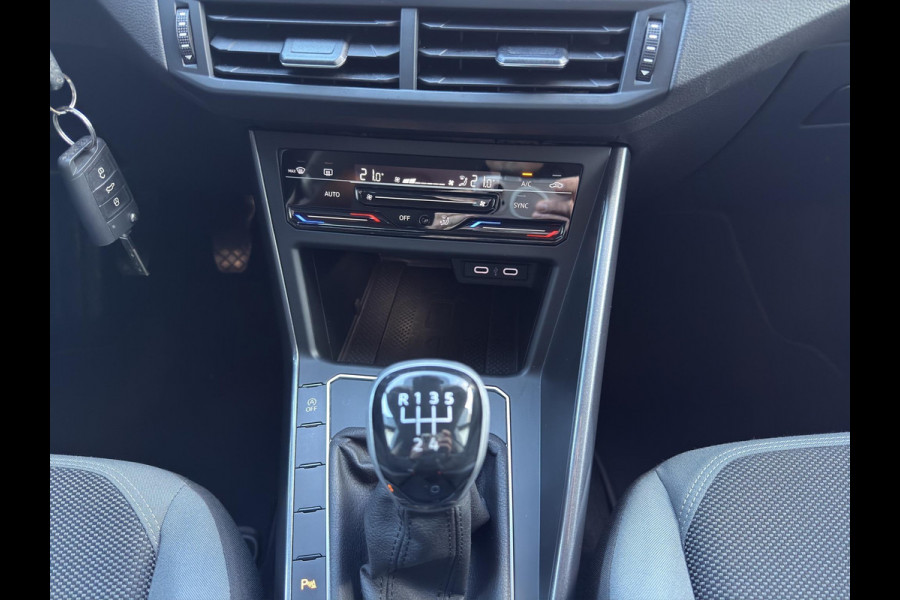 Volkswagen Polo 1.0 TSI Style | Camera | Parkeersensors | Airco (automatisch) | Digital Cockpit | Navigatie | IQ Light |