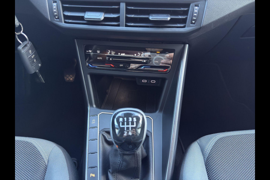 Volkswagen Polo 1.0 TSI Style | Camera | Parkeersensors | Airco (automatisch) | Digital Cockpit | Navigatie | IQ Light |