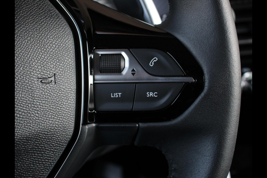 Peugeot 208 1.2 Hybrid 100PK Automaat Allure | Navigatie | Apple Carplay/Android Auto | Airco | Camera | Parkeer sensoren | Cruise Control | Led | Lichtmetalen Velgen Peugeot 208 1.2 Hybrid 100PK Automaat Allure | Navigatie | Apple Carplay/Android Auto | Airco | Camera | Parkeer sensoren | Cruise Control | Led | Lichtmetalen Velgen