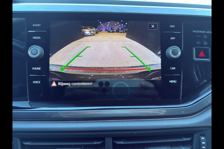 Volkswagen Polo 1.0 TSI Style | Camera | Parkeersensors | Airco (automatisch) | Digital Cockpit | Navigatie | IQ Light |