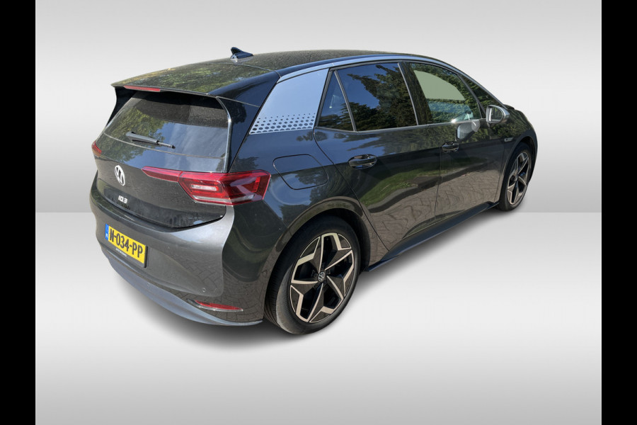 Volkswagen ID.3 First Plus 58 kWh SOH 92,5% / Camera / Keyless / Matrix LED / Interieurvoorverwarming / 19'' / DAB / 19'' / Navigatie / ACC Volkswagen ID.3 First Plus 58 kWh SOH 92,5% / Camera / Keyless / Matrix LED / Interieurvoorverwarming / 19'' / DAB / 19'' / Navigatie / ACC