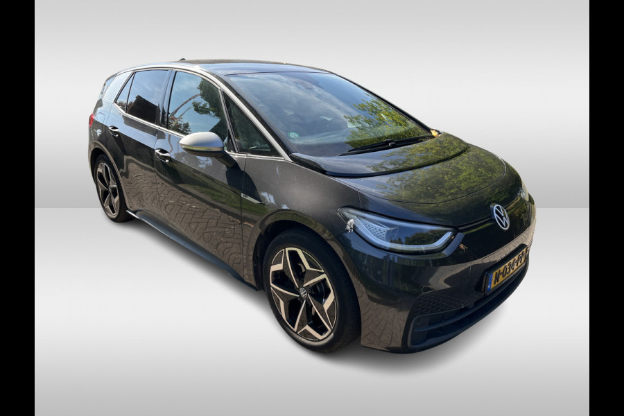 Volkswagen ID.3 First Plus 58 kWh SOH 92,5% / Camera / Keyless / Matrix LED / Interieurvoorverwarming / 19'' / DAB / 19'' / Navigatie / ACC Volkswagen ID.3 First Plus 58 kWh SOH 92,5% / Camera / Keyless / Matrix LED / Interieurvoorverwarming / 19'' / DAB / 19'' / Navigatie / ACC