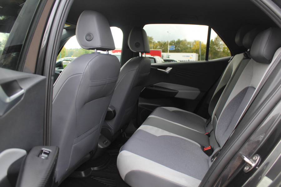 Volkswagen ID.3 First Plus 58 kWh SOH 92,5% / Camera / Keyless / Matrix LED / Interieurvoorverwarming / 19'' / DAB / 19'' / Navigatie / ACC Volkswagen ID.3 First Plus 58 kWh SOH 92,5% / Camera / Keyless / Matrix LED / Interieurvoorverwarming / 19'' / DAB / 19'' / Navigatie / ACC