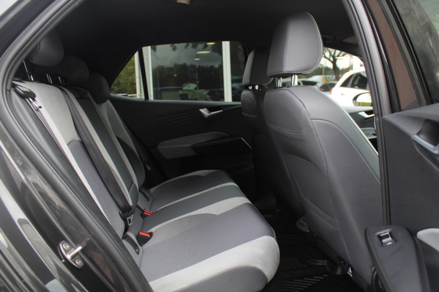 Volkswagen ID.3 First Plus 58 kWh SOH 92,5% / Camera / Keyless / Matrix LED / Interieurvoorverwarming / 19'' / DAB / 19'' / Navigatie / ACC Volkswagen ID.3 First Plus 58 kWh SOH 92,5% / Camera / Keyless / Matrix LED / Interieurvoorverwarming / 19'' / DAB / 19'' / Navigatie / ACC
