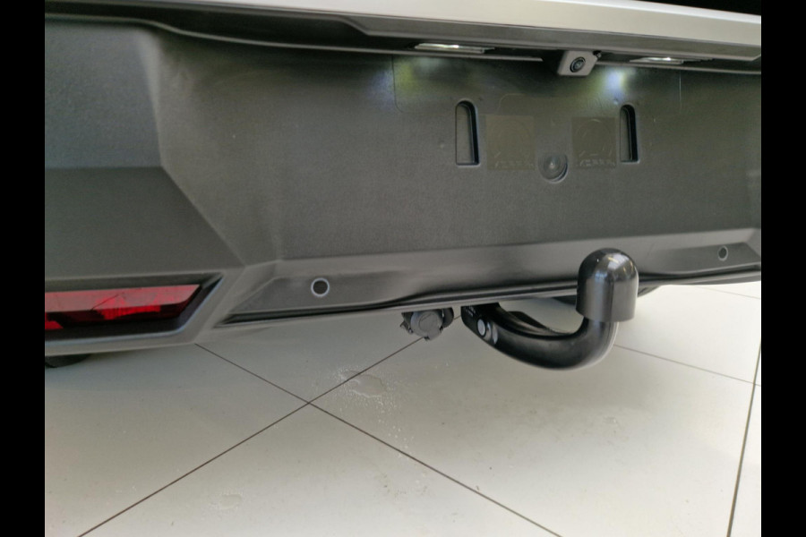Peugeot 5008 1.6 Plug-in Hybrid 195 Allure 7,4 kW | Trekhaak | Seat Pack | Panoramic Navigation Pack | 360 Vision & Drive Assist Pack Peugeot 5008 1.6 Plug-in Hybrid 195 Allure 7,4 kW | Trekhaak | Seat Pack | Panoramic Navigation Pack | 360 Vision & Drive Assist Pack