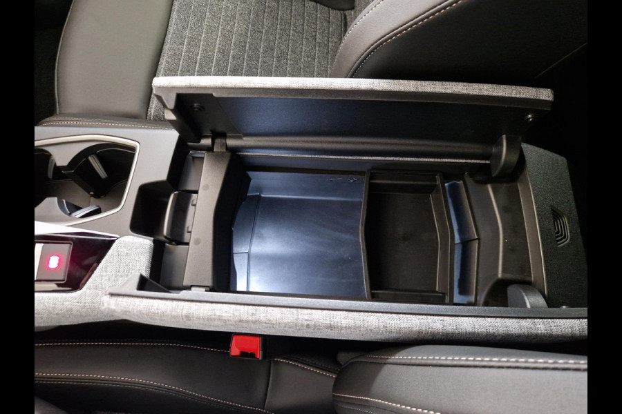 Peugeot 5008 1.6 Plug-in Hybrid 195 Allure 7,4 kW | Trekhaak | Seat Pack | Panoramic Navigation Pack | 360 Vision & Drive Assist Pack Peugeot 5008 1.6 Plug-in Hybrid 195 Allure 7,4 kW | Trekhaak | Seat Pack | Panoramic Navigation Pack | 360 Vision & Drive Assist Pack