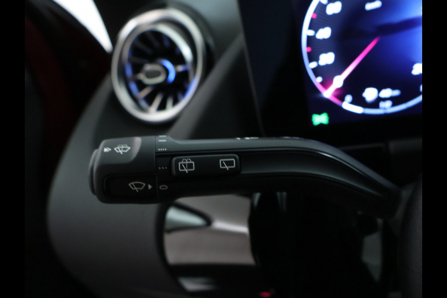 Mercedes-Benz GLA 250 e Business Solution AMG AMG Line Advanced Plus | Trekhaak | Dodehoek Assist | 11 kW Laden | Stoel en Stuurverwarming. Inclusief 24 maanden MB Certified garantie voor Europa.