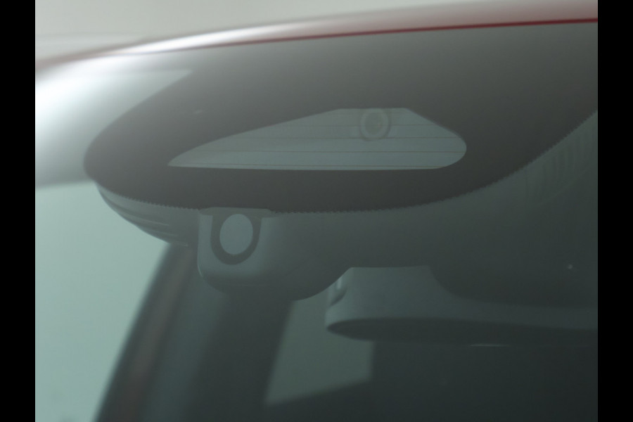 Mercedes-Benz GLA 250 e Business Solution AMG AMG Line Advanced Plus | Trekhaak | Dodehoek Assist | 11 kW Laden | Stoel en Stuurverwarming. Inclusief 24 maanden MB Certified garantie voor Europa.