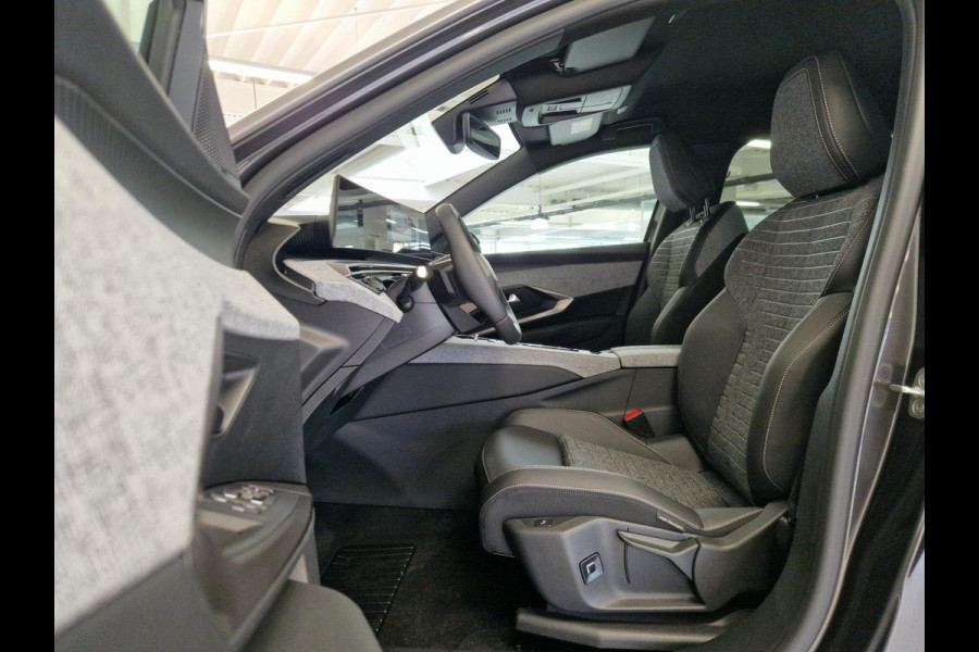 Peugeot 5008 1.6 Plug-in Hybrid 195 Allure 7,4 kW | Seat Pack | Panoramic Navigation Pack | 360 Vision & Drive Assist Pack Peugeot 5008 1.6 Plug-in Hybrid 195 Allure 7,4 kW | Seat Pack | Panoramic Navigation Pack | 360 Vision & Drive Assist Pack