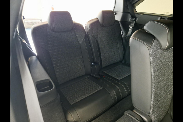 Peugeot 5008 1.6 Plug-in Hybrid 195 Allure 7,4 kW | Seat Pack | Panoramic Navigation Pack | 360 Vision & Drive Assist Pack Peugeot 5008 1.6 Plug-in Hybrid 195 Allure 7,4 kW | Seat Pack | Panoramic Navigation Pack | 360 Vision & Drive Assist Pack