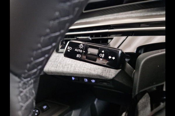 Peugeot 5008 1.6 Plug-in Hybrid 195 Allure 7,4 kW | Seat Pack | Panoramic Navigation Pack | 360 Vision & Drive Assist Pack Peugeot 5008 1.6 Plug-in Hybrid 195 Allure 7,4 kW | Seat Pack | Panoramic Navigation Pack | 360 Vision & Drive Assist Pack