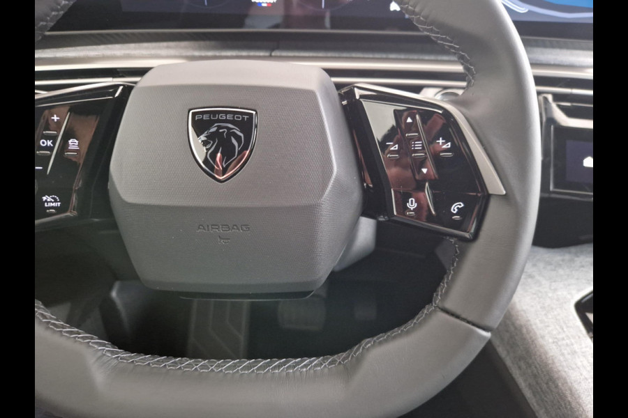 Peugeot 5008 1.6 Plug-in Hybrid 195 Allure 7,4 kW | Seat Pack | Panoramic Navigation Pack | 360 Vision & Drive Assist Pack Peugeot 5008 1.6 Plug-in Hybrid 195 Allure 7,4 kW | Seat Pack | Panoramic Navigation Pack | 360 Vision & Drive Assist Pack