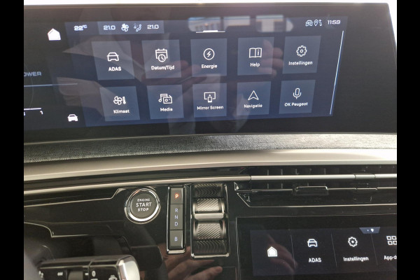 Peugeot 5008 1.6 Plug-in Hybrid 195 Allure 7,4 kW | Seat Pack | Panoramic Navigation Pack | 360 Vision & Drive Assist Pack Peugeot 5008 1.6 Plug-in Hybrid 195 Allure 7,4 kW | Seat Pack | Panoramic Navigation Pack | 360 Vision & Drive Assist Pack