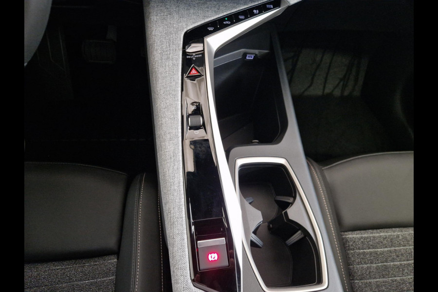 Peugeot 5008 1.6 Plug-in Hybrid 195 Allure 7,4 kW | Seat Pack | Panoramic Navigation Pack | 360 Vision & Drive Assist Pack Peugeot 5008 1.6 Plug-in Hybrid 195 Allure 7,4 kW | Seat Pack | Panoramic Navigation Pack | 360 Vision & Drive Assist Pack