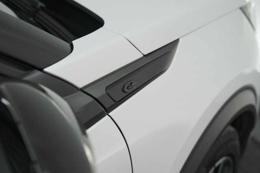 Peugeot e-2008 EV GT Pack 50 kWh | Schuif-/Kanteldak | Adaptieve Cruise Control | Camera | Dodehoekdetectie Peugeot e-2008 EV GT Pack 50 kWh | Schuif-/Kanteldak | Adaptieve Cruise Control | Camera | Dodehoekdetectie
