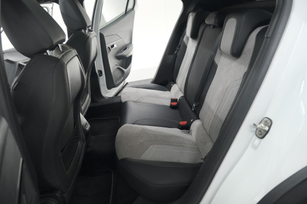 Peugeot e-2008 EV GT Pack 50 kWh | Schuif-/Kanteldak | Adaptieve Cruise Control | Camera | Dodehoekdetectie Peugeot e-2008 EV GT Pack 50 kWh | Schuif-/Kanteldak | Adaptieve Cruise Control | Camera | Dodehoekdetectie