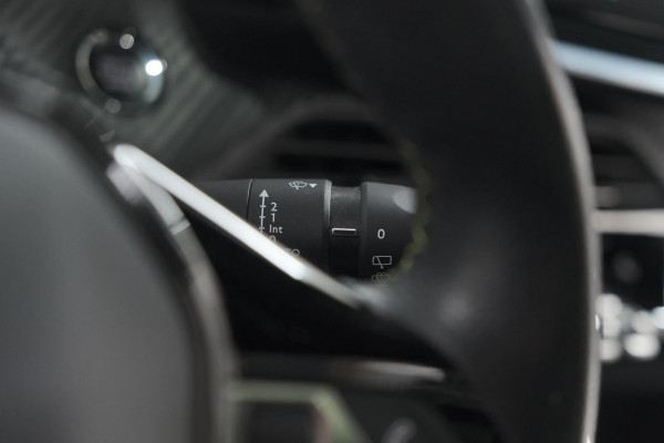 Peugeot e-2008 EV GT Pack 50 kWh | Schuif-/Kanteldak | Adaptieve Cruise Control | Camera | Dodehoekdetectie Peugeot e-2008 EV GT Pack 50 kWh | Schuif-/Kanteldak | Adaptieve Cruise Control | Camera | Dodehoekdetectie