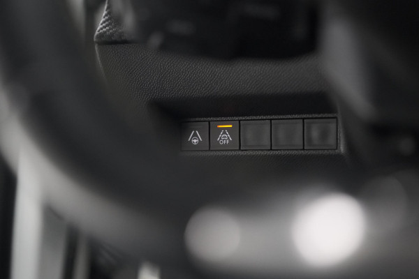 Peugeot e-2008 EV GT Pack 50 kWh | Schuif-/Kanteldak | Adaptieve Cruise Control | Camera | Dodehoekdetectie Peugeot e-2008 EV GT Pack 50 kWh | Schuif-/Kanteldak | Adaptieve Cruise Control | Camera | Dodehoekdetectie